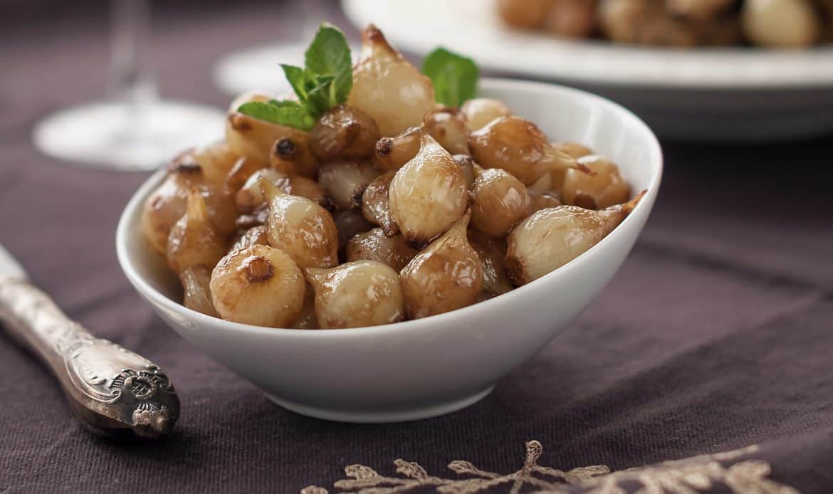 geglaceerde gesmoorde uitjes